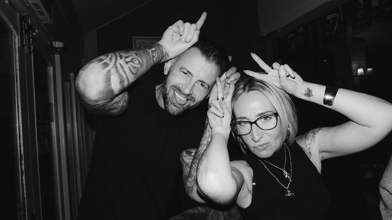 DSHunt and Vix Malone making fox ears with their hands